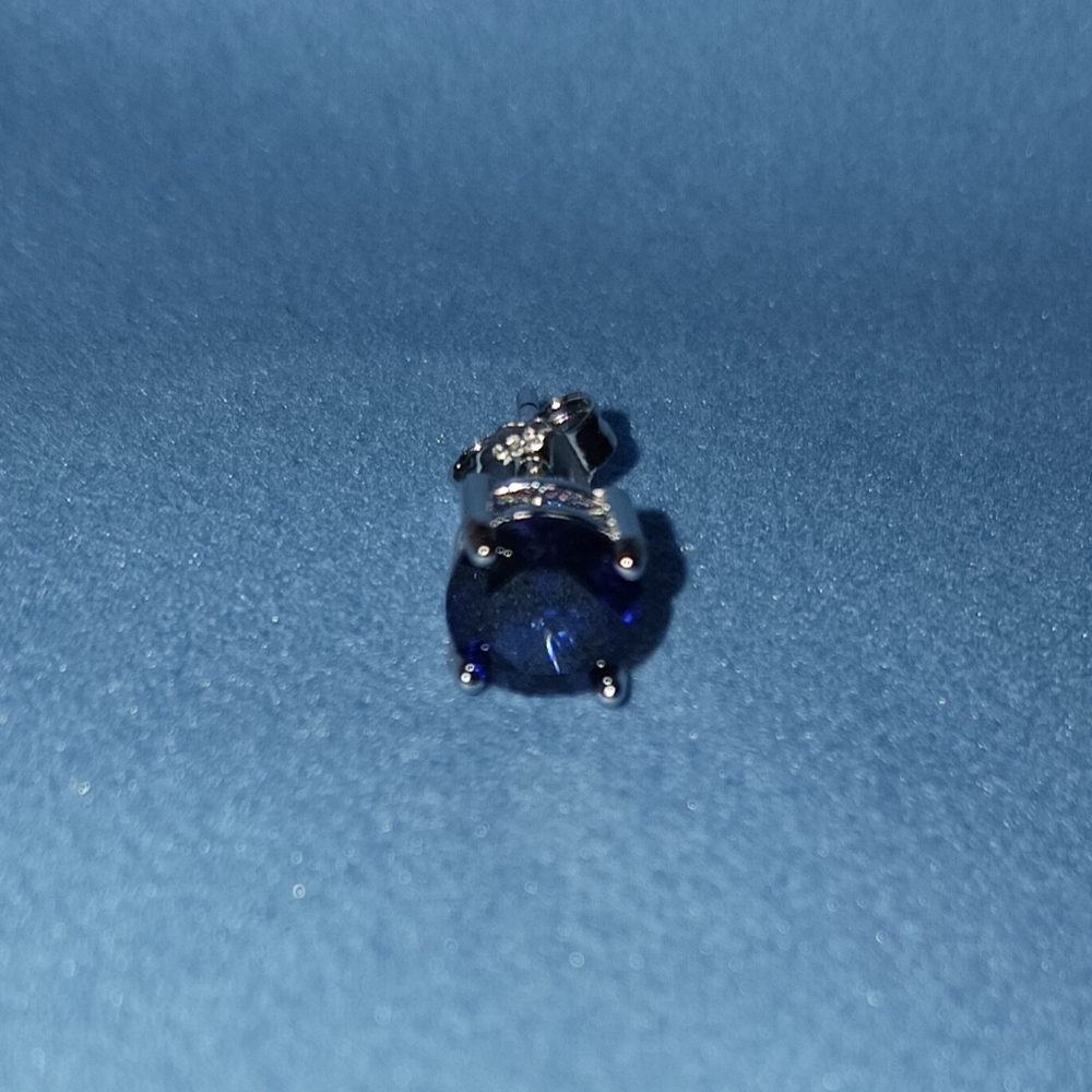 NEW 2 carat Sapphire earrings set in Sterling Silver - Picture 3 of 5